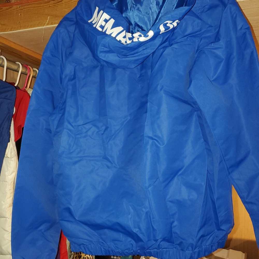 Members only saw a small windbreaker with hoodie new